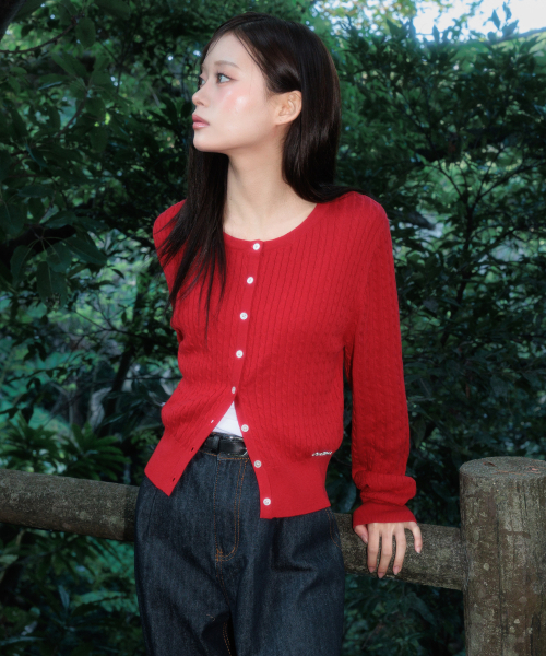 ROSEFRANTZ（ロゼフランツ）の「Cable Knit Basic Cardigan [Rose Red]（カーディガン/ボレロ・レディース・レッド・OS）」の5枚目の写真