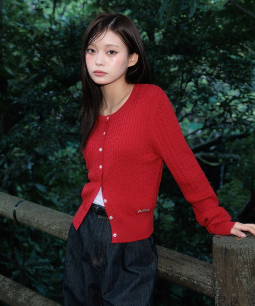ROSEFRANTZ（ロゼフランツ）の「Cable Knit Basic Cardigan [Rose Red]（カーディガン/ボレロ・レディース・レッド・OS）」の9枚目の写真