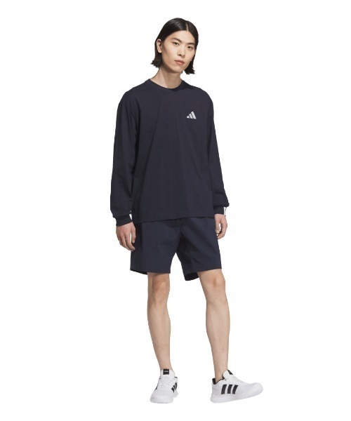 adidas(アディダス)の「アディダス adidas エッセンシャルズ プラス ルーズフィット スモールロゴ 長袖Tシャツ(Tシャツ/カットソー・メンズ・ネイビー/ブラック・S/M/L/LL/3L)」の4枚目の写真