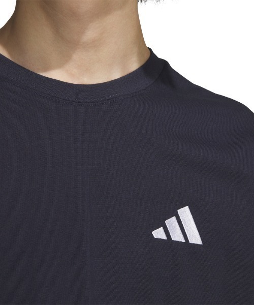 adidas(アディダス)の「アディダス adidas エッセンシャルズ プラス ルーズフィット スモールロゴ 長袖Tシャツ(Tシャツ/カットソー・メンズ・ネイビー/ブラック・S/M/L/LL/3L)」の6枚目の写真