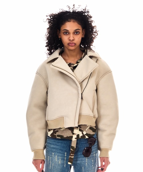 BEEDEN（ビーデン）の「DROP SHOULDER FAUX MOUTON JACKET（ムートンコート・レディース・アイボリー/ブラック・SMALL/MEDIUM）」の3枚目の写真