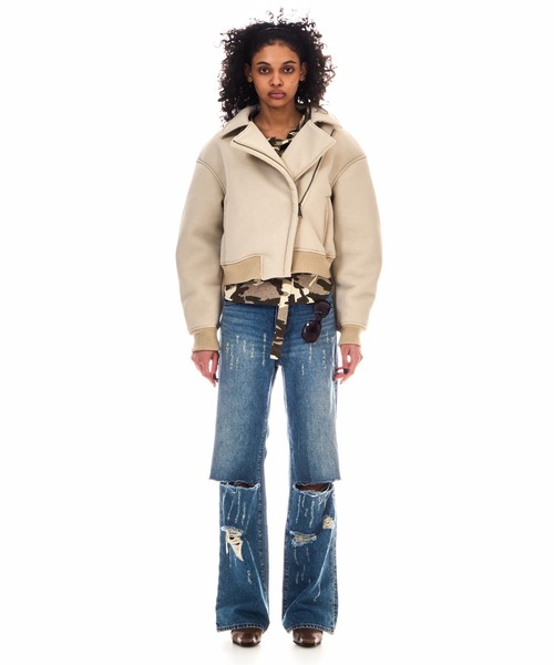 BEEDEN（ビーデン）の「DROP SHOULDER FAUX MOUTON JACKET（ムートンコート・レディース・アイボリー/ブラック・SMALL/MEDIUM）」の14枚目の写真