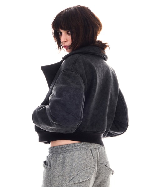 BEEDEN（ビーデン）の「DROP SHOULDER FAUX MOUTON JACKET（ムートンコート・レディース・アイボリー/ブラック・SMALL/MEDIUM）」の21枚目の写真