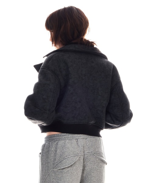 BEEDEN（ビーデン）の「DROP SHOULDER FAUX MOUTON JACKET（ムートンコート・レディース・アイボリー/ブラック・SMALL/MEDIUM）」の22枚目の写真