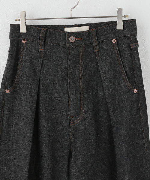 plage(プラージュ)の「linen mix tuck デニムパンツ(デニムパンツ・レディース・ブラック・34/36/38)」の21枚目の写真