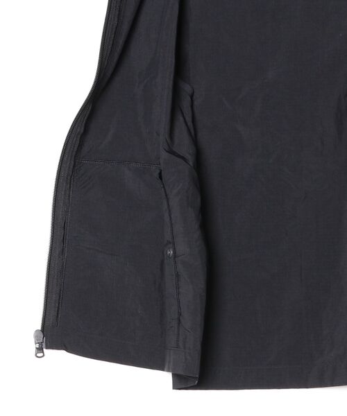 UNDER ARMOUR（アンダーアーマー）の「アンダーアーマー  UAアンストッパブル ユーティリティー 3イン1 ウーブン ジャケット（ナイロンジャケット・レディース・レッド/ブラック・M/L/XL/S）」の5枚目の写真
