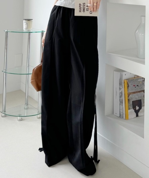 umune(ウムネ)の「トラックパンツ ワイドパンツ サイドライン レースアップ リボンデザイン スポーティー ストリート 個性的 ボトムス 夏(その他パンツ・レディース・グレイッシュベージュ/ライトグリーン/ブラック・M/S)」の13枚目の写真