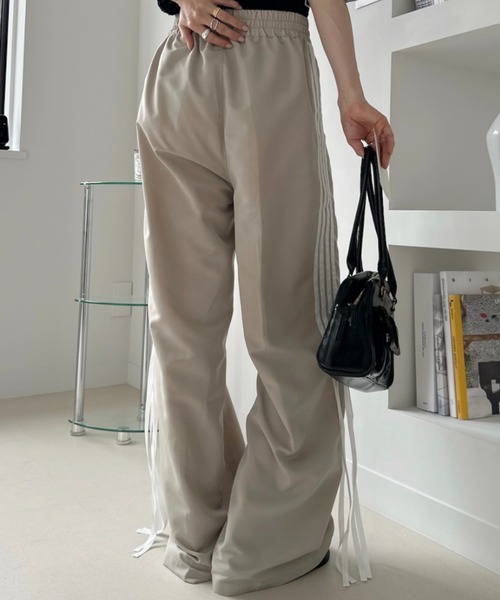 umune(ウムネ)の「トラックパンツ ワイドパンツ サイドライン レースアップ リボンデザイン スポーティー ストリート 個性的 ボトムス 夏(その他パンツ・レディース・グレイッシュベージュ/ライトグリーン/ブラック・M/S)」の4枚目の写真