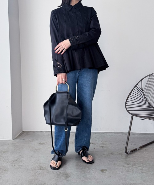 Pqran(クラン)の「カットワーク刺繍BL(シャツ/ブラウス・レディース・ブラック/オフホワイト・FREE)」の2枚目の写真