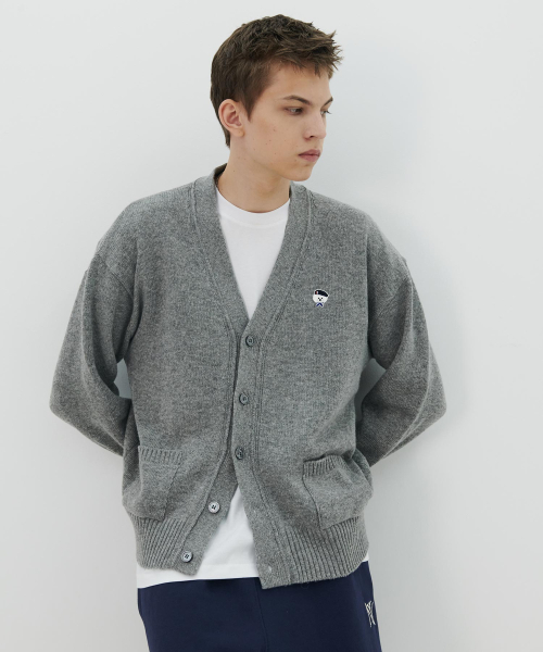 Beyond Closet(-)の「ILP カシミヤクラシックロゴカーディガン グレー(カーディガン/ボレロ・メンズ・その他・SMALL/MEDIUM/LARGE)」の1枚目の写真