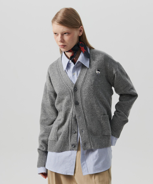 Beyond Closet(-)の「ILP カシミヤクラシックロゴカーディガン グレー(カーディガン/ボレロ・メンズ・その他・SMALL/MEDIUM/LARGE)」の2枚目の写真