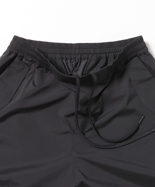 BEAMS GOLF（ビームスゴルフ）の「〈WOMEN〉B.G.THREE / ALL-TIME 撥水 ストレッチ ナイロン トレーニング パンツ（LV.4）（その他パンツ・レディース・ブラック/ネイビー・MEDIUM/LARGE）」の4枚目の写真