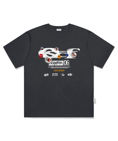 ESCAPEFROM(エスケープフロム)の「ピンボタン ESCF ロゴ コラージュプリント オーバーサイズ 半袖Tシャツ ブラック(Tシャツ/カットソー・レディース・その他・SMALL/MEDIUM/LARGE)」の5枚目の写真