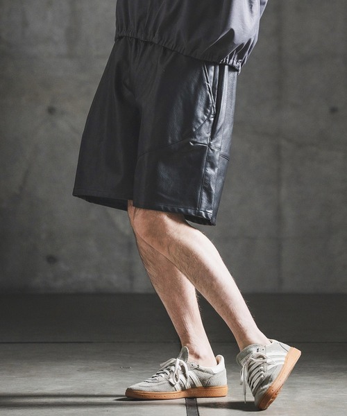 GLIMCLAP(グリムクラップ)の「mp14924- Synthetic Leather Shorts レザーショートパンツ(202-031-gls-cg)(その他パンツ・メンズ・ブラウン/ブラック系その他/ブラック/ブラウン系その他・S/M/L)」の11枚目の写真