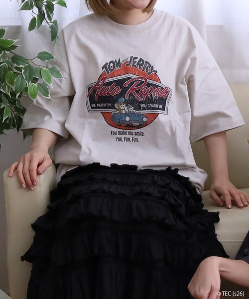 Tom&Jerry(トムアンドジェリー)の「【公式】トムとジェリー USEDLIKEサークル車Tシャツ(Tシャツ/カットソー・メンズ・スミクロ/アイボリー・M/L)」の1枚目の写真