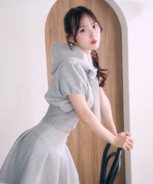 TITTY&CO.(ティティーアンドコー)の「フロントリボンラメスウェットセットアップ(セットアップ・レディース・グレー/ブラック・FREE)」の22枚目の写真