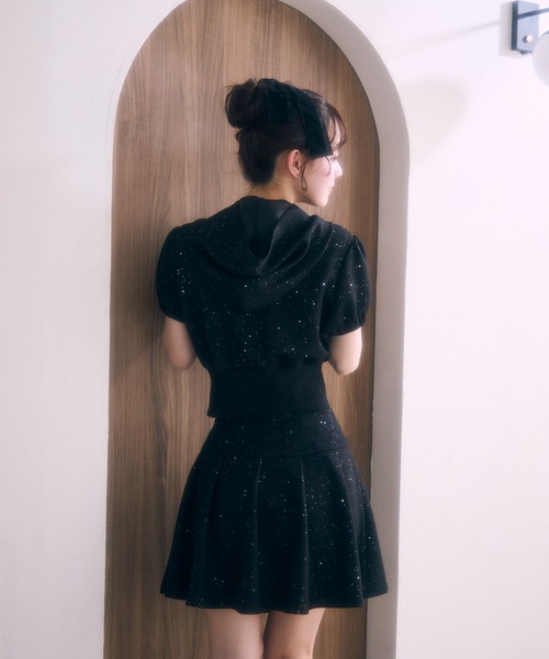 TITTY&CO.(ティティーアンドコー)の「フロントリボンラメスウェットセットアップ(セットアップ・レディース・グレー/ブラック・FREE)」の3枚目の写真