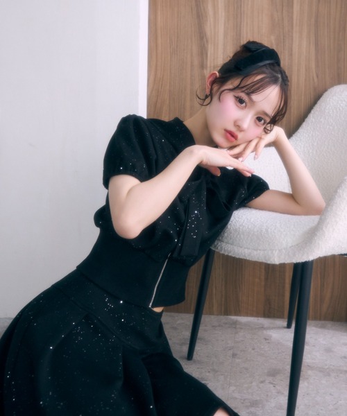 TITTY&CO.(ティティーアンドコー)の「フロントリボンラメスウェットセットアップ(セットアップ・レディース・グレー/ブラック・FREE)」の4枚目の写真