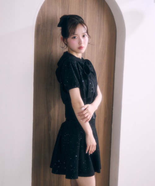 TITTY&CO.(ティティーアンドコー)の「フロントリボンラメスウェットセットアップ(セットアップ・レディース・グレー/ブラック・FREE)」の5枚目の写真