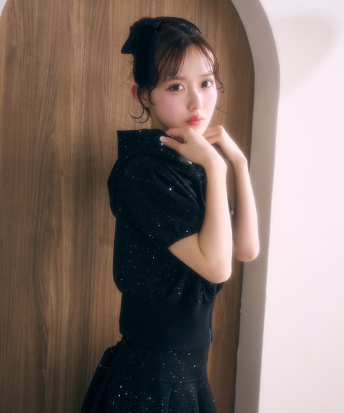 TITTY&CO.(ティティーアンドコー)の「フロントリボンラメスウェットセットアップ(セットアップ・レディース・グレー/ブラック・FREE)」の7枚目の写真