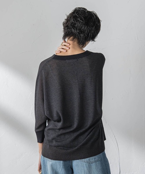 MAYSON GREY(メイソングレイ)の「LEVITA配色Vネックドルマンニットプルオーバー(ニット/セーター・レディース・オフホワイト/ブラウン・M)」の5枚目の写真