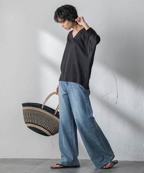 MAYSON GREY(メイソングレイ)の「LEVITA配色Vネックドルマンニットプルオーバー(ニット/セーター・レディース・オフホワイト/ブラウン・M)」の7枚目の写真