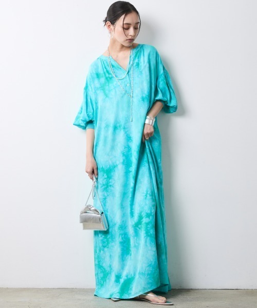CHIC STYLE(シックスタイル)の「スキッパームラ染ロングワンピース<大きいサイズ有>シックスタイル(ワンピース・レディース・ターコイズブルー系/ベージュ系・M/L/LL/3L/4L/5L)」の4枚目の写真