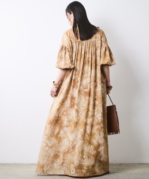 CHIC STYLE(シックスタイル)の「スキッパームラ染ロングワンピース<大きいサイズ有>シックスタイル(ワンピース・レディース・ターコイズブルー系/ベージュ系・M/L/LL/3L/4L/5L)」の10枚目の写真