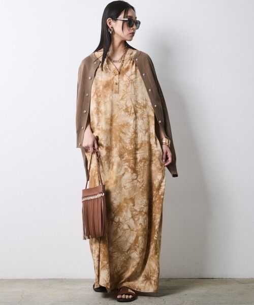CHIC STYLE(シックスタイル)の「スキッパームラ染ロングワンピース<大きいサイズ有>シックスタイル(ワンピース・レディース・ターコイズブルー系/ベージュ系・M/L/LL/3L/4L/5L)」の12枚目の写真