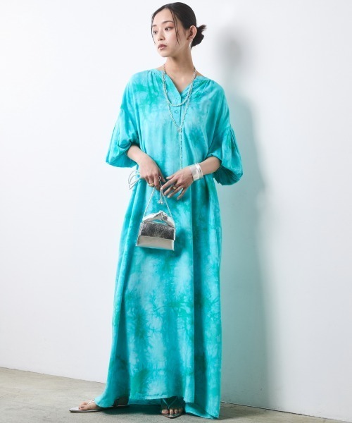 CHIC STYLE(シックスタイル)の「スキッパームラ染ロングワンピース<大きいサイズ有>シックスタイル(ワンピース・レディース・ターコイズブルー系/ベージュ系・M/L/LL/3L/4L/5L)」の17枚目の写真