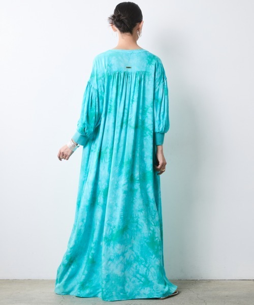 CHIC STYLE(シックスタイル)の「スキッパームラ染ロングワンピース<大きいサイズ有>シックスタイル(ワンピース・レディース・ターコイズブルー系/ベージュ系・M/L/LL/3L/4L/5L)」の21枚目の写真
