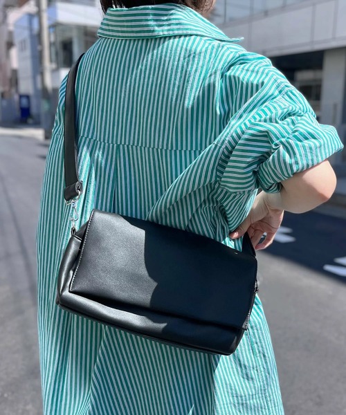 ALTROSE（アルトローズ）の「【ALTROSE】アルトローズ 2way フラップ ボディバッグ ショルダー バッグ 長方形 810097（ショルダーバッグ・レディース・ブラック/ドット/ゼブラ・FREE）」の2枚目の写真