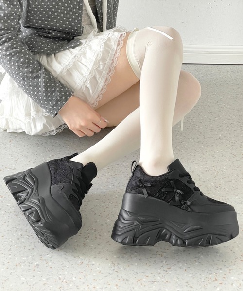 Shoes in Closet(シューズインクローゼット)の「厚底 レース リボン ボリューム スニーカー691(スニーカー・レディース・ブラック/ホワイト・M/L/LL/S)」の1枚目の写真