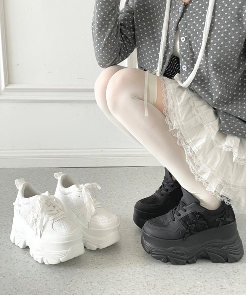 Shoes in Closet(シューズインクローゼット)の「厚底 レース リボン ボリューム スニーカー691(スニーカー・レディース・ブラック/ホワイト・M/L/LL/S)」の8枚目の写真