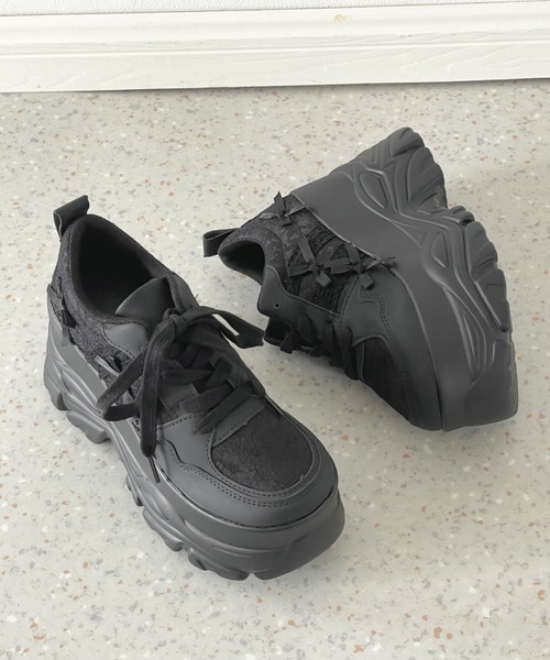 Shoes in Closet(シューズインクローゼット)の「厚底 レース リボン ボリューム スニーカー691(スニーカー・レディース・ブラック/ホワイト・M/L/LL/S)」の5枚目の写真
