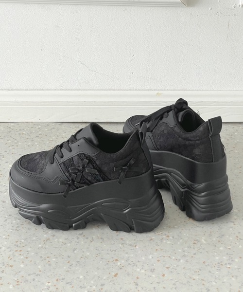 Shoes in Closet(シューズインクローゼット)の「厚底 レース リボン ボリューム スニーカー691(スニーカー・レディース・ブラック/ホワイト・M/L/LL/S)」の7枚目の写真
