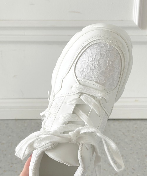 Shoes in Closet(シューズインクローゼット)の「厚底 レース リボン ボリューム スニーカー691(スニーカー・レディース・ブラック/ホワイト・M/L/LL/S)」の13枚目の写真