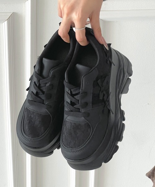 Shoes in Closet(シューズインクローゼット)の「厚底 レース リボン ボリューム スニーカー691(スニーカー・レディース・ブラック/ホワイト・M/L/LL/S)」の4枚目の写真