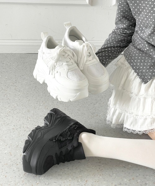 Shoes in Closet(シューズインクローゼット)の「厚底 レース リボン ボリューム スニーカー691(スニーカー・レディース・ブラック/ホワイト・M/L/LL/S)」の9枚目の写真