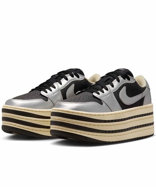 JORDAN BRAND(ジョーダンブランド)の「エア ジョーダン 1 トリプル スタック ウィメンズシューズ / Air Jordan 1 Triple Stack Women's Shoes HV8288-001 Metallic Silver(スニーカー・レディース・シルバー・24/24.5/25/25.5/26/22/22.5/23/23.5)」の7枚目の写真