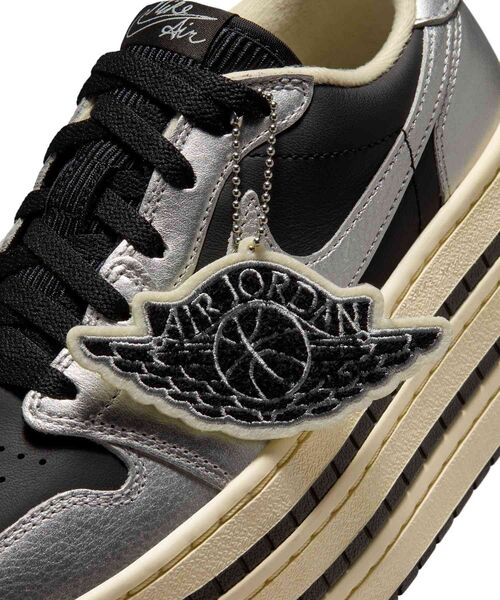 JORDAN BRAND(ジョーダンブランド)の「エア ジョーダン 1 トリプル スタック ウィメンズシューズ / Air Jordan 1 Triple Stack Women's Shoes HV8288-001 Metallic Silver(スニーカー・レディース・シルバー・24/24.5/25/25.5/26/22/22.5/23/23.5)」の11枚目の写真