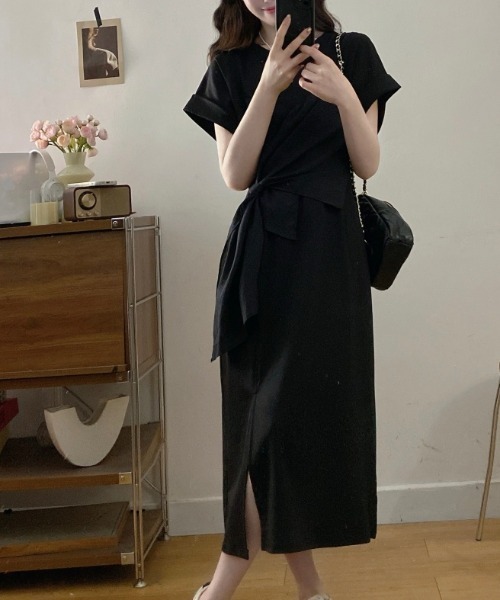 AMAJI(アマジ)の「半袖 ウエストマーク スリット ワンピース(ワンピース・レディース・ブラック/グレー・LARGE/X-LARGE/XX-LARGE)」の1枚目の写真