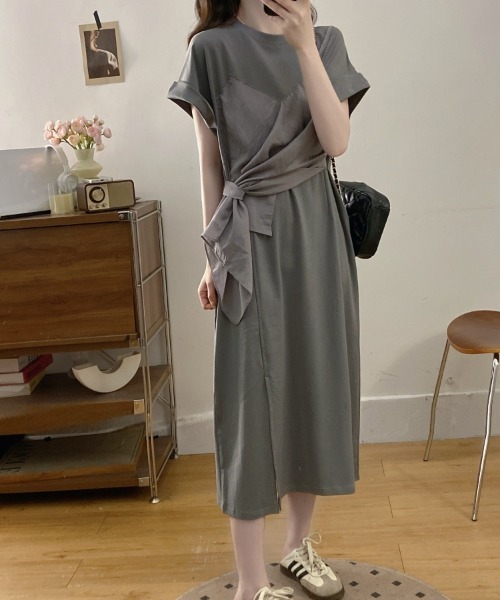AMAJI(アマジ)の「半袖 ウエストマーク スリット ワンピース(ワンピース・レディース・ブラック/グレー・LARGE/X-LARGE/XX-LARGE)」の5枚目の写真