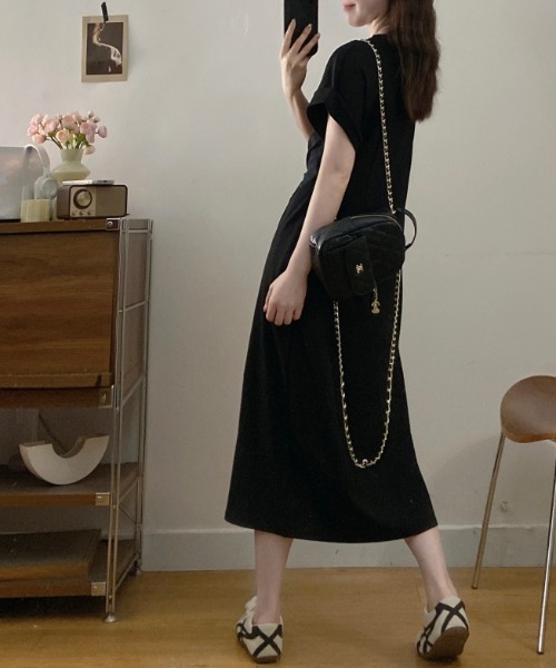 AMAJI(アマジ)の「半袖 ウエストマーク スリット ワンピース(ワンピース・レディース・ブラック/グレー・LARGE/X-LARGE/XX-LARGE)」の3枚目の写真