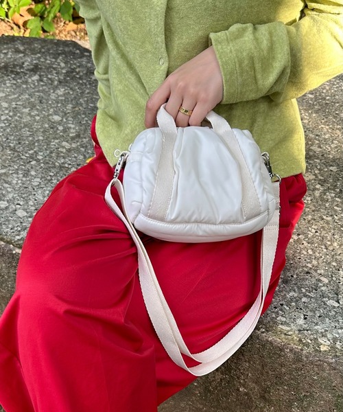 LeSportsac（レスポートサック）の「SHEEN MINI DUFFEL ホワイトマシュマロ（ショルダーバッグ・レディース・ホワイト・FREE）」の4枚目の写真