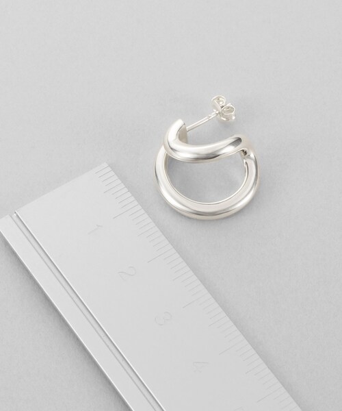COCOSHNIK ONKITSCH(ココシュニックオンキッチュ)の「シルバー アシンメトリーフープピアス(ピアス(両耳用)・レディース・クリア・00)」の6枚目の写真