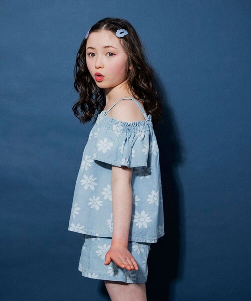 EDWIN(エドウィン)の「【Ou? by EDWIN】肩あきデニムトップス(その他トップス・キッズ・サックスブルー/ブルー・140/110/120/90/150/100/130)」の6枚目の写真