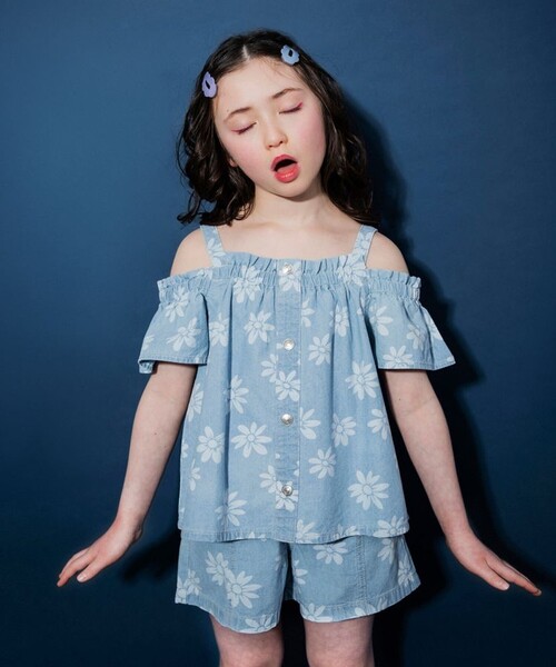 EDWIN(エドウィン)の「【Ou? by EDWIN】肩あきデニムトップス(その他トップス・キッズ・サックスブルー/ブルー・140/110/120/90/150/100/130)」の8枚目の写真