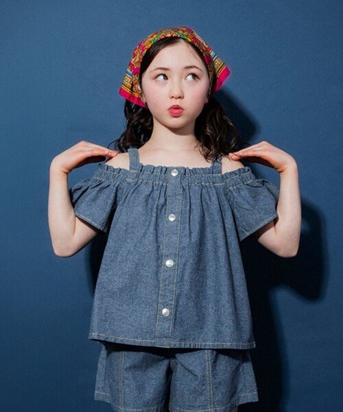 EDWIN(エドウィン)の「【Ou? by EDWIN】肩あきデニムトップス(その他トップス・キッズ・サックスブルー/ブルー・140/110/120/90/150/100/130)」の11枚目の写真