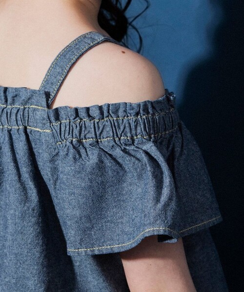 EDWIN(エドウィン)の「【Ou? by EDWIN】肩あきデニムトップス(その他トップス・キッズ・サックスブルー/ブルー・140/110/120/90/150/100/130)」の14枚目の写真